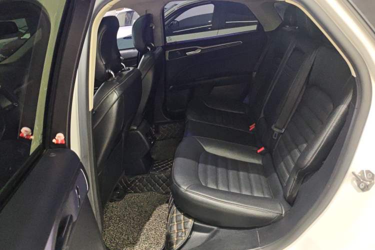 Used Ford Mondeo 2017 EcoBoost 180 Stylish Model Left Rear Seat