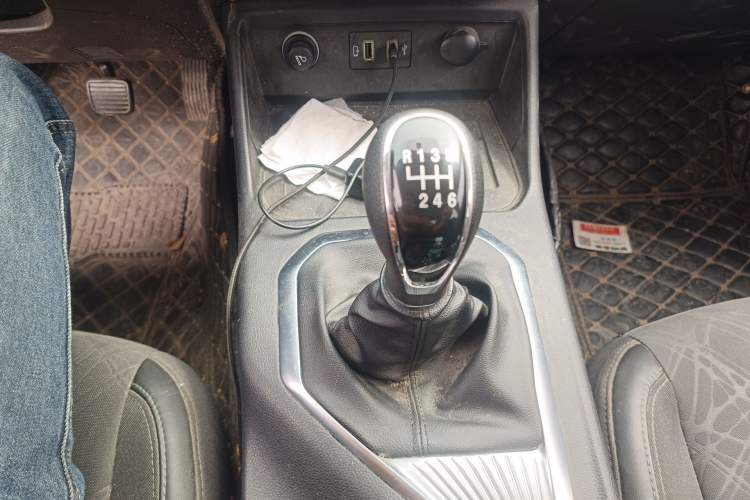 Used Great Wall King Kong Poer 2023 2.0T Manual Diesel Two-Wheel Drive Elite Version Long Bed Flatbed – GW4D20M
