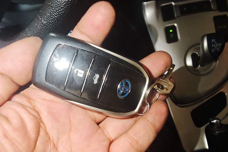 Used Toyota Levin 2016 Dual-Engine 1.8H GS E-CVT Elite Model with Sunroof