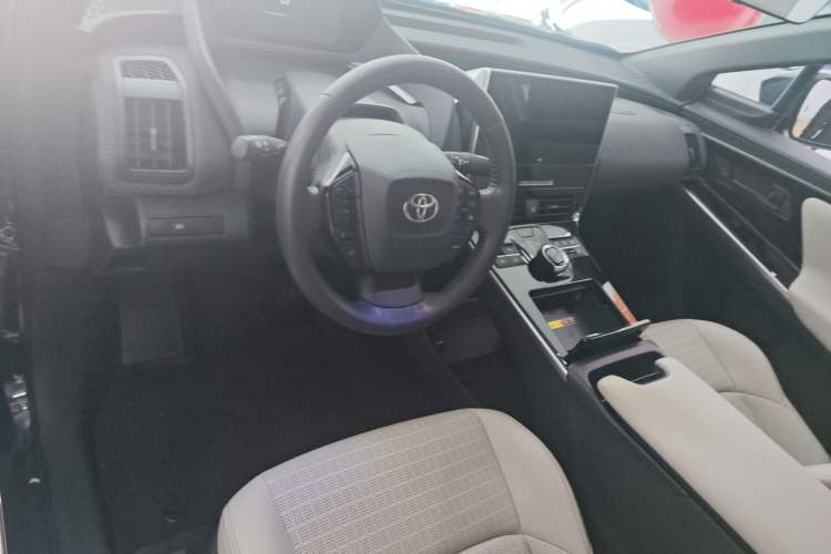 Used Toyota FAW bZ4X 2022 Four-Wheel-Drive High-Performance PRO Edition Center Console