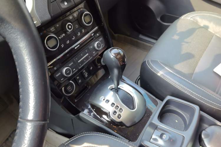 Used Renault Koleos 2015 2.5L 4x4 Comfort Edition Gear Lever