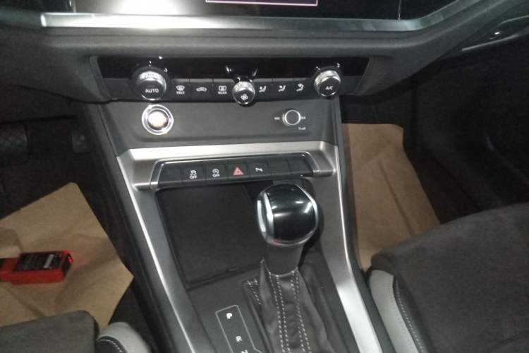 Used Audi Q3 2020 35 TFSI Ambition Dynamic Edition Gear Lever