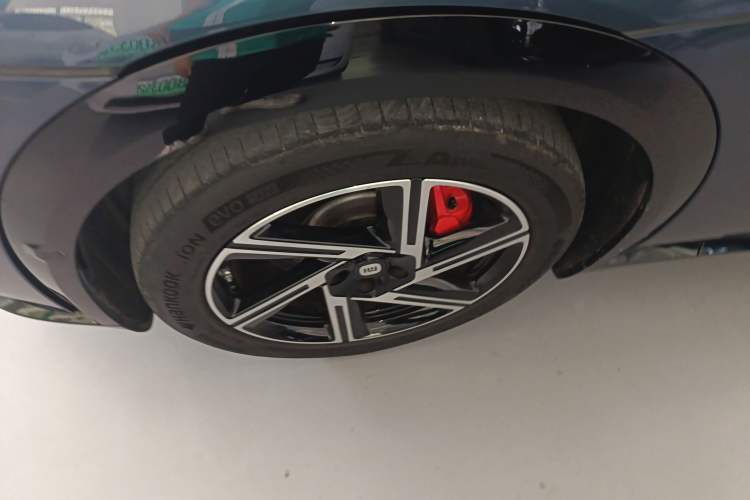 Used Xiaomi Auto YU7 2025 Ultra-Long Range High-Performance All-Wheel-Drive Max Edition
