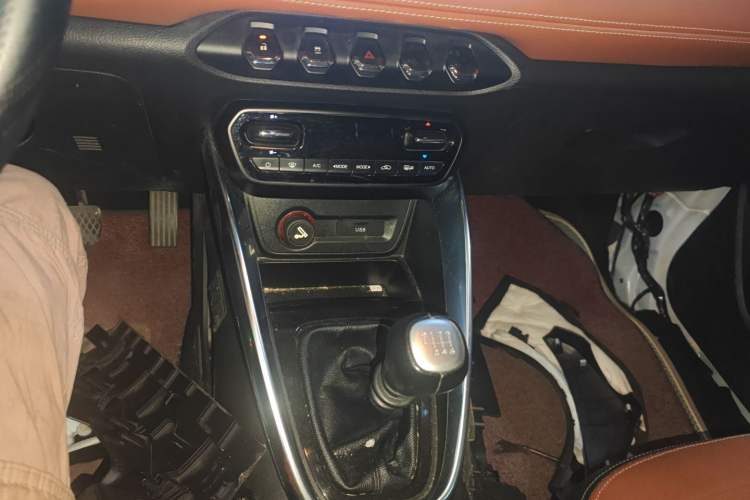 Used Baojun 510 2017 1.5L Manual Luxury Model Gear Lever