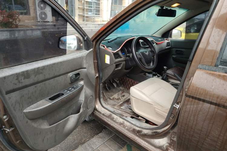 Used Wuling Hongguang 2014 1.5L S Standard Version Driver Seat