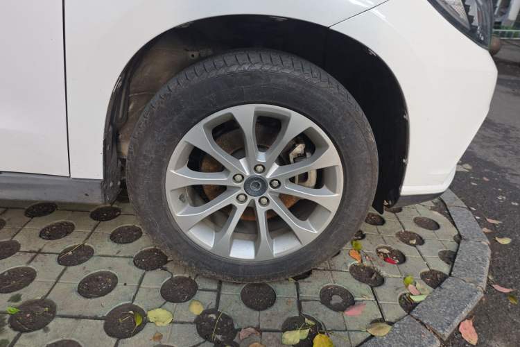 Used Haval H2 2018 Red-Label 1.5T Dual-Clutch Two-Wheel-Drive Luxury Model Right Front Wheel Hub