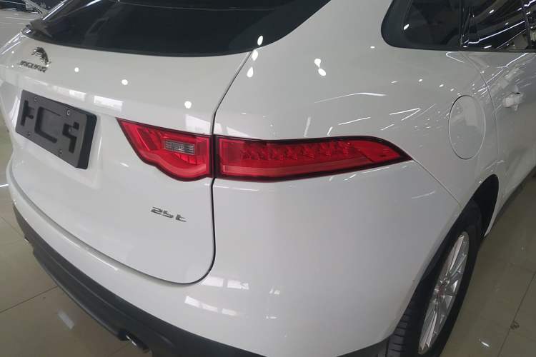 Used Jaguar F-PACE 2016 2.0T Two-Wheel Drive Urban Luxury Edition