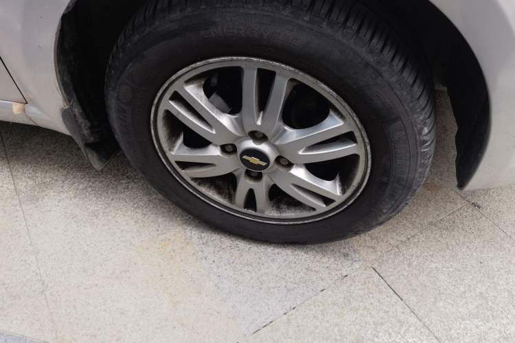 Used Chevrolet Lova 2010 1.6MT Dynamic Edition Right Front Wheel Hub