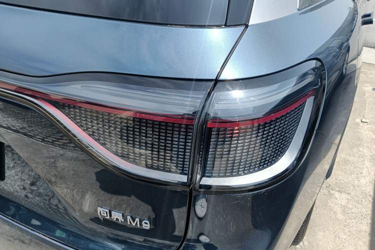 Used Hima AITO M9 2024 Range-Extended Ultra Version 52 kWh 5-Seater Model Right Rear Taillight