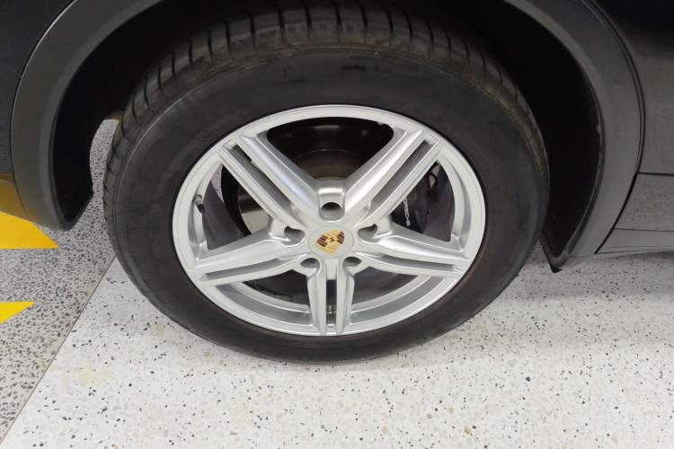 Used Porsche Cayenne 2014 Cayenne Platinum Edition 3.0T Exterior 5