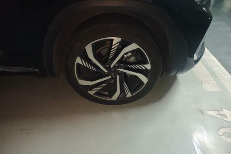 Used Geely Auto Monjaro L 2024 2.0TD High-Power Automatic Two-Wheel Drive Skyline Edition Right Front Wheel Hub