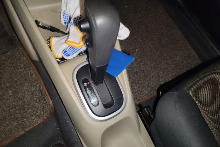 Used Venucia R50 2013 1.6L Automatic Fashion Edition