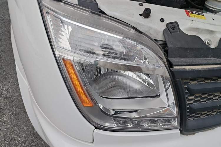Used SAIC MAXUS Xintu V80 2021 2.0T PLUS Manual Van Short Wheelbase Mid-Roof Design 3-Seater