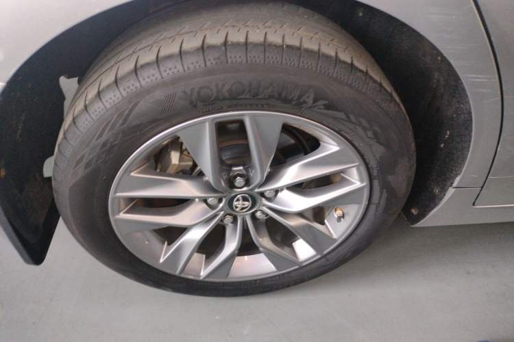 Used Toyota Avalon 2019 Dual-Engine 2.5L Luxury Edition China VI Standard
