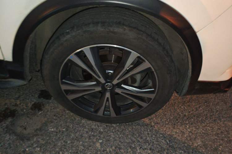 Used Nissan Qashqai 2019 2.0L CVT Luxury Edition Right Front Wheel Hub