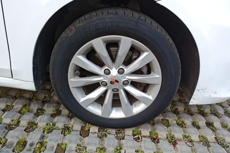 Used Roewe i6 2017 20T Automatic Flagship Edition Right Front Wheel Hub