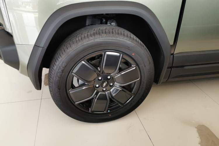 Used Chery Fulwin X3 Plus 2025 Model 401 Two-Wheel Drive Smart Leading Edition Left Front Wheel Hub