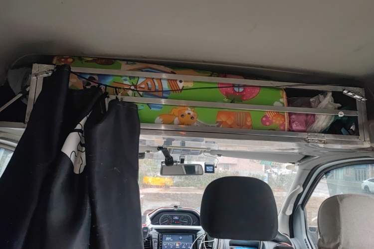 Used SAIC MAXUS Xintu V80 2019 2.5T Classic Edition 6-Speed Manual – Aoyuntong Modified Version Short Wheelbase Mid-Height Roof 5/6 Seats