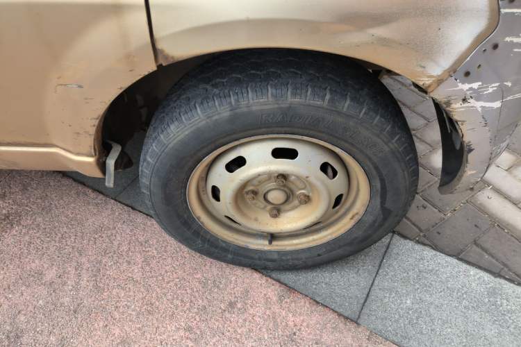 Used BAIC Weiwang 306 2013 1.2L Value Edition Basic 7-Seater A12 China IV Standard Right Front Wheel Hub