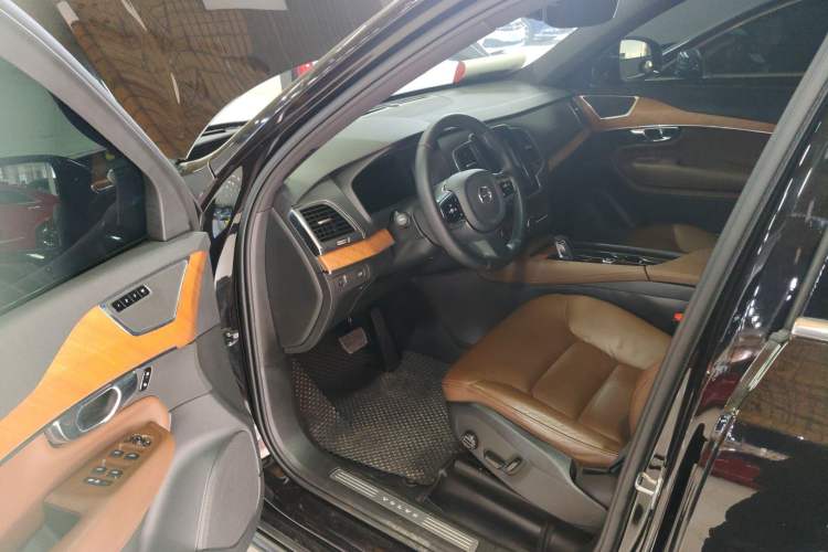 Used Volvo XC90 2021 B5 SmartDrive Luxury Edition 5-seater
