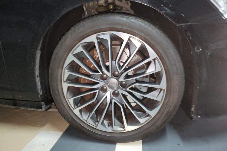 Used Audi A6L New Energy 2020 55 TFSI e quattro Right Front Wheel Hub