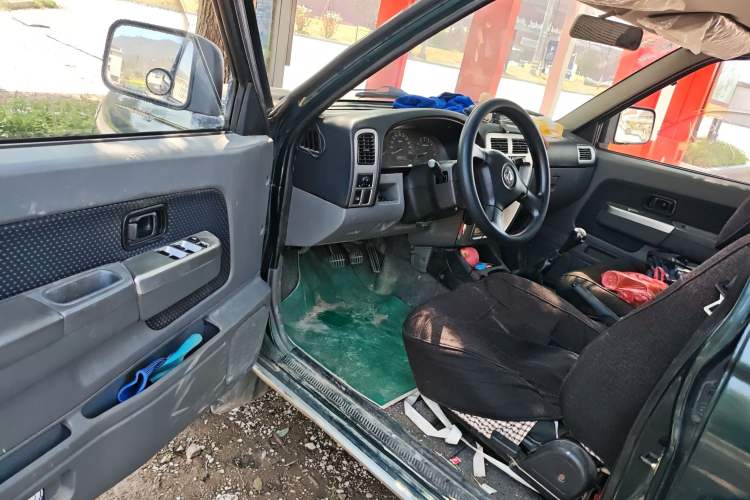 Used Dongfeng Ruichi 2015 2.4L Two-Wheel Drive Classic Long Cargo Bed ZG24
