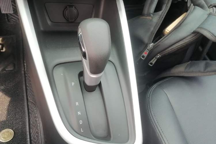 Used Chevrolet Cavalier 2020 325T Automatic Enjoyment Edition Gear Lever