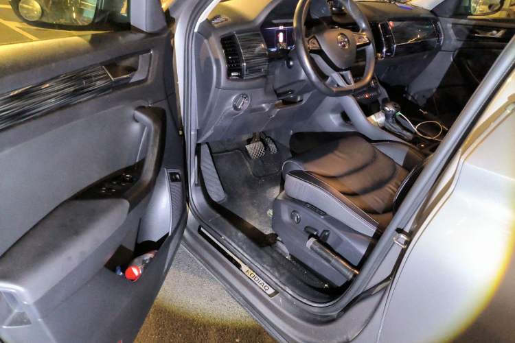 Used Skoda Kodiaq 2019 Facelifted TSI330 7-Seater Two-Wheel-Drive Luxury Enjoyment Edition China VI Standard Driver Seat