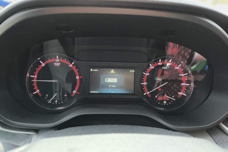 Used SAIC MAXUS Xintu V90 2022 2.0T Manual VAN Rear-Drive Extended Wheelbase High Roof with Dual Rear Tires 3-Seater
