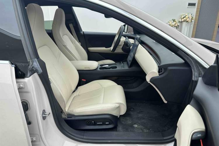 Used Nio ET5 2022 75 kWh Right Front Seat