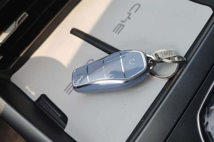 Used BYD Qin PLUS 2025 DM-i Smart Drive 55KM Leading Model Vehicle Key