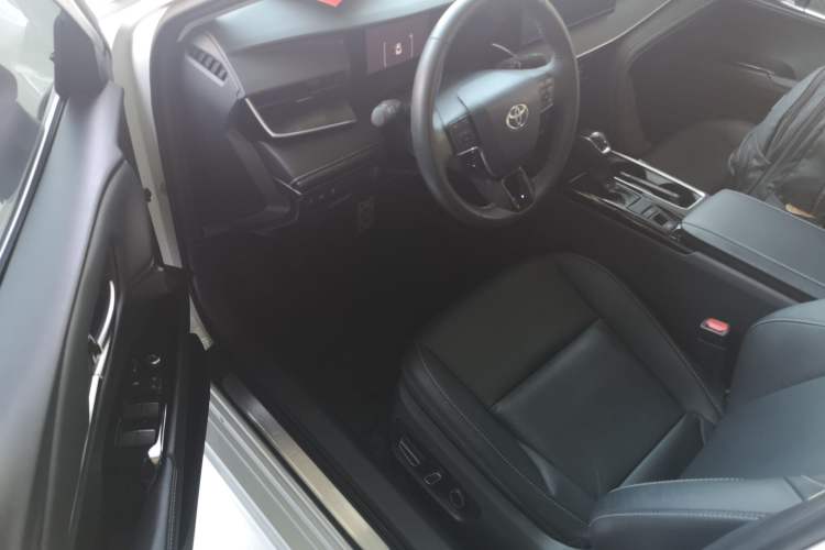 Used Toyota Camry 2026 Model Dual-Engine 2.0HSE Sport Lite Edition
