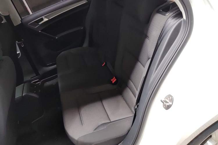 Used Volkswagen Golf 2017 1.6L Automatic Comfort Million-Vehicle Anniversary Edition
