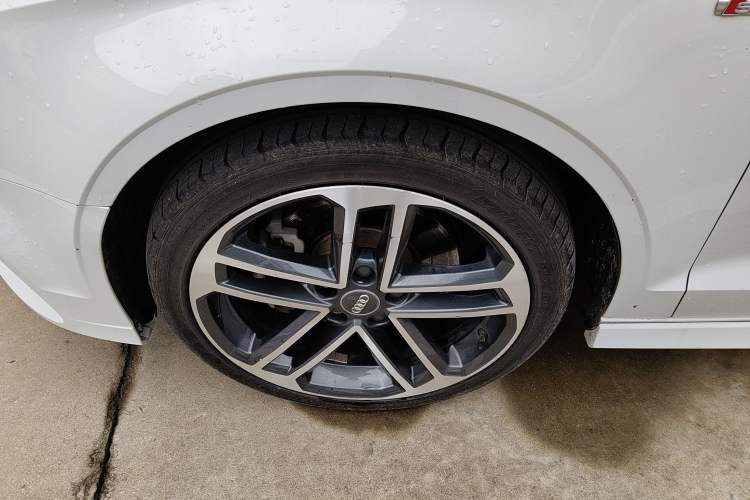 Used Audi A3 2018 30th Anniversary Edition Limousine 40 TFSI Sport Model Left Front Wheel Hub