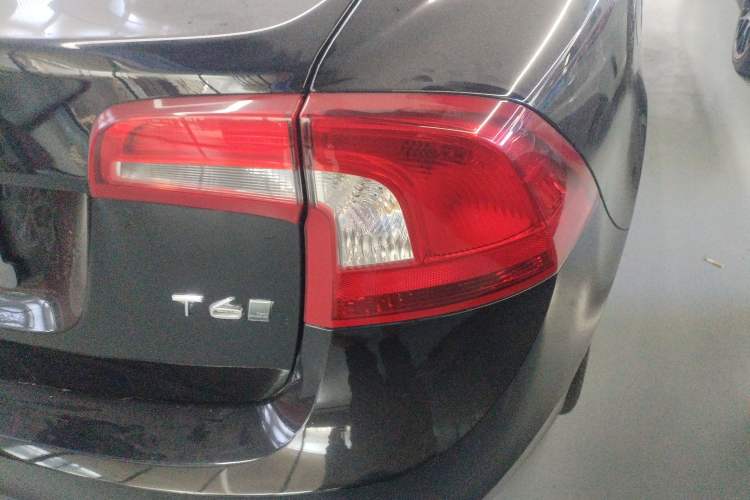 Used Volvo S60 New Energy 2015 S60L E-Drive Hybrid T6 Smart Drive Edition Exterior 3