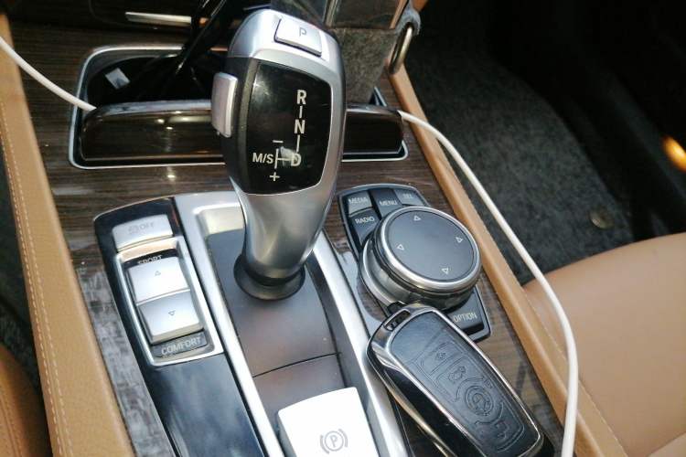 Used BMW 7 Series 2014 730Li Premium Edition Gear Lever