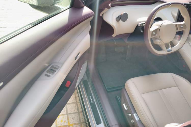 Used Xiaomi Auto YU7 2025 Ultra-Long Range High-Performance All-Wheel-Drive Max Edition
