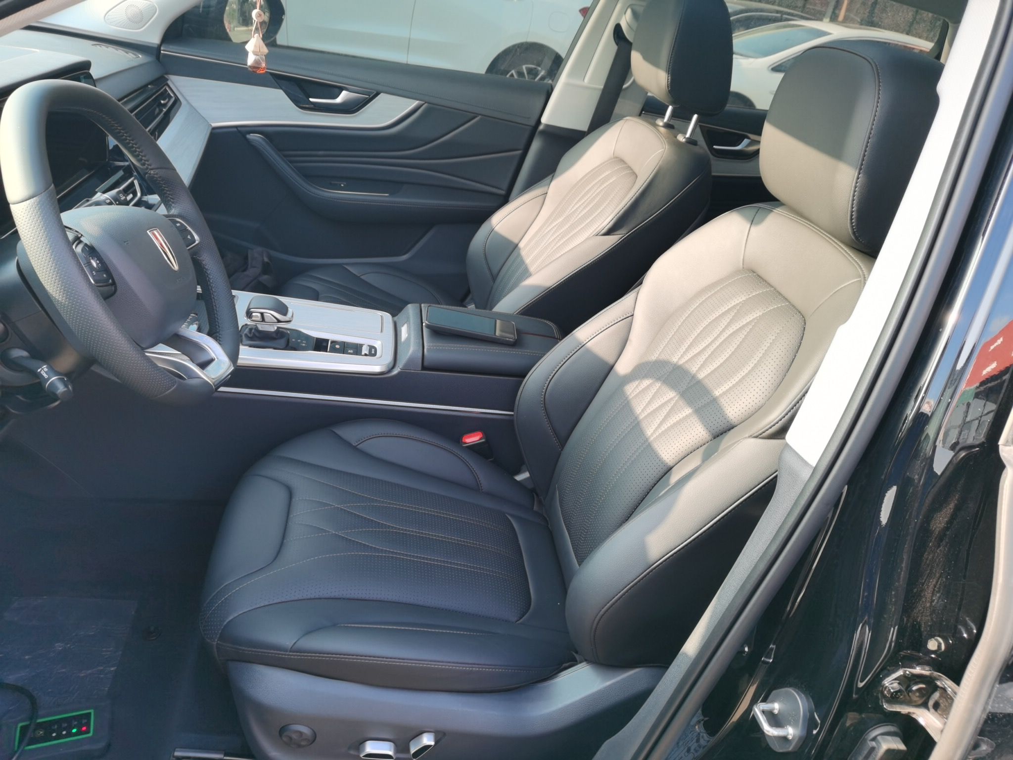 Переднее сиденье в автомобиле