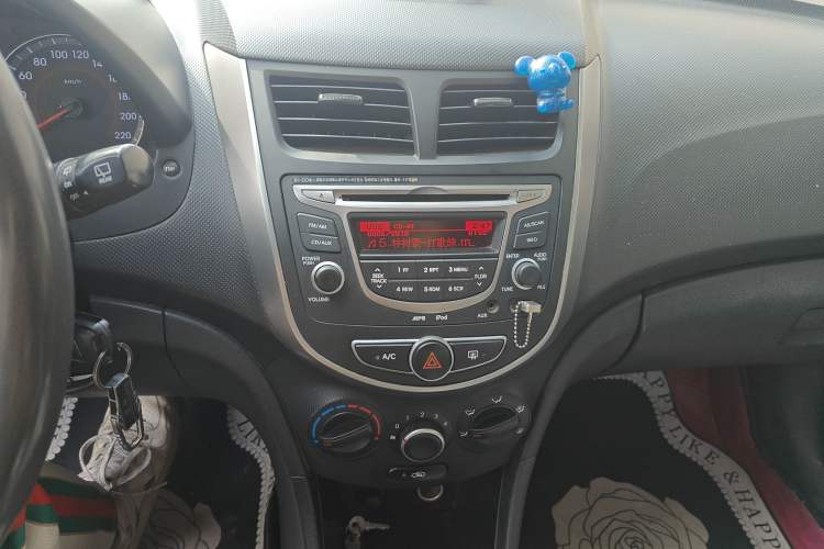 Used Hyundai Verna Ray 2014 1.4L Automatic GLX
