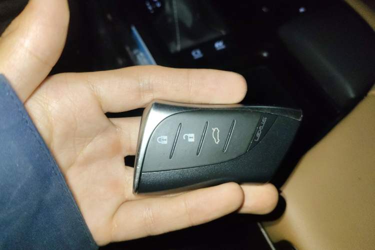 Used Lexus ES 2020 300h Premier Edition Vehicle Key