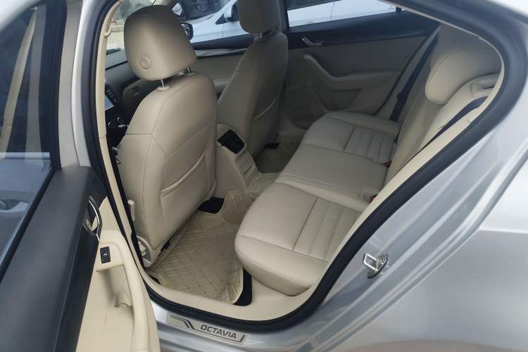 Used Skoda Octavia 2015 1.6L Automatic Yijun Edition
