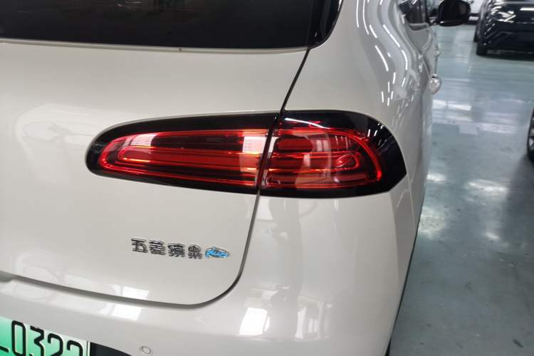 Used Wuling Bingo PLUS 2024 510 km Range 5-Seater Version Right Rear Taillight