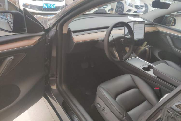 Used Tesla Model Y 2021 Long-Range All-Wheel-Drive Version