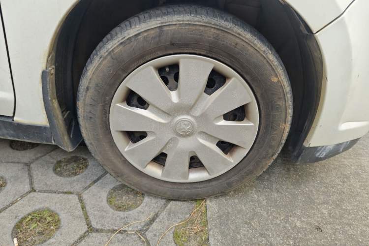 Used Venucia R50 2014 1.6L Automatic Splendid Edition