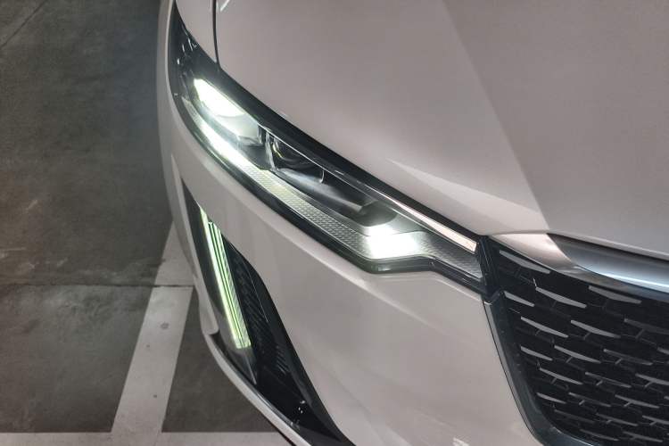 Used Cadillac XT6 2022 2.0T Six-Seater Four-Wheel-Drive Luxury Standard Edition Right Front Headlight