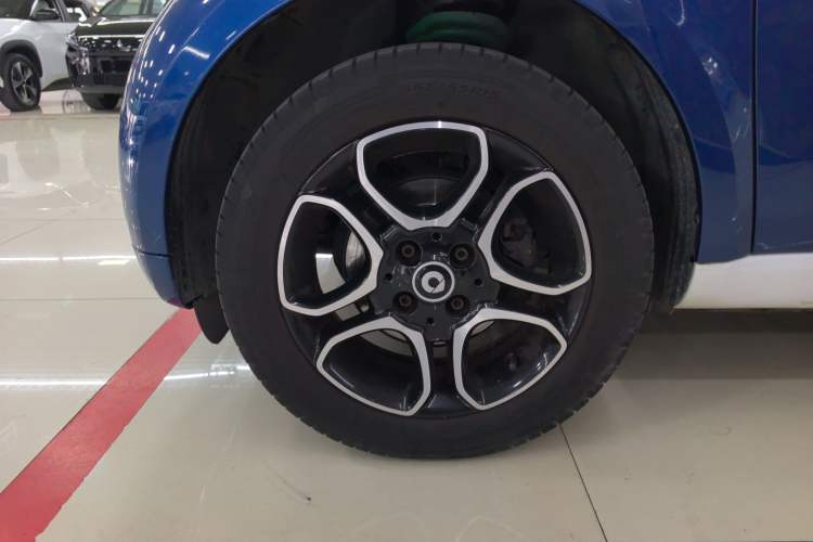 Used smart fortwo 2019 0.9T 66kW Hardtop Wind Power Edition China VI Exterior 4