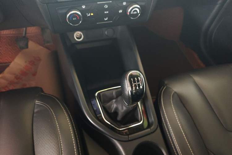 Used Dongfeng Fengon 580 2017 1.8L Manual Comfort Model Gear Lever