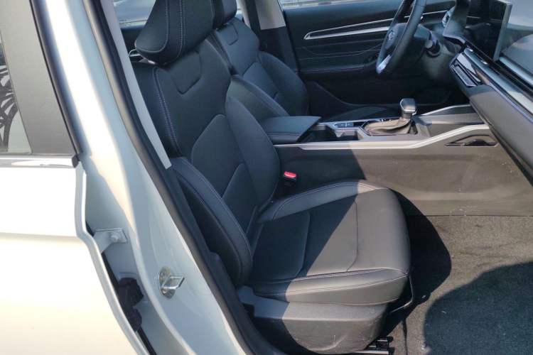 Used Geely Auto Emgrand 2026 Model 4th Generation 4 Millionth Anniversary Edition 1.5L CVT Feiyue Edition
