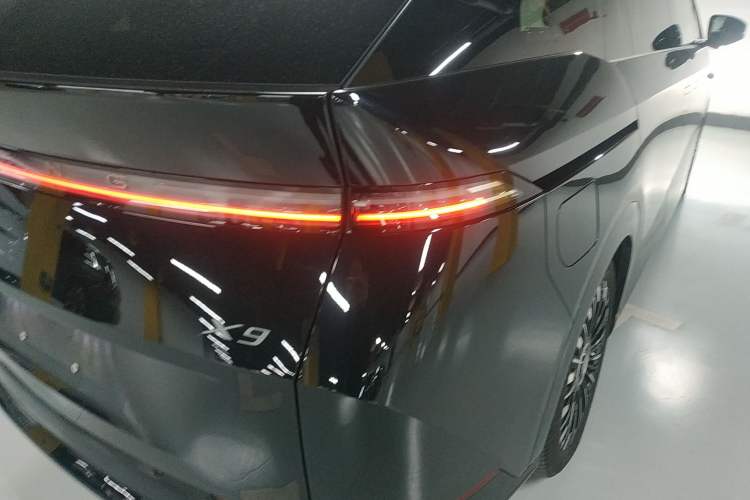 Used XPeng X9 2025 740 Ultra-Long Range Max
