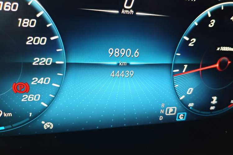 Used Mercedes-Benz GLC 2020 Facelift GLC 260 L 4MATIC Luxury Edition Odometer Close Up